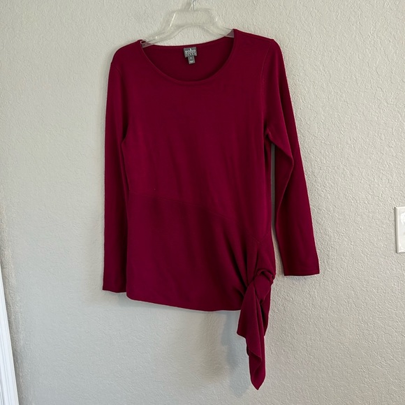 Super stylish light weight sweater - Picture 1 of 7